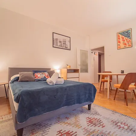 Retro Comfort Apartment *