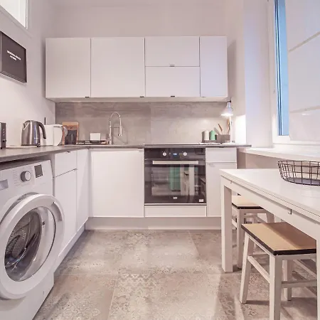 Retro Comfort Apartment